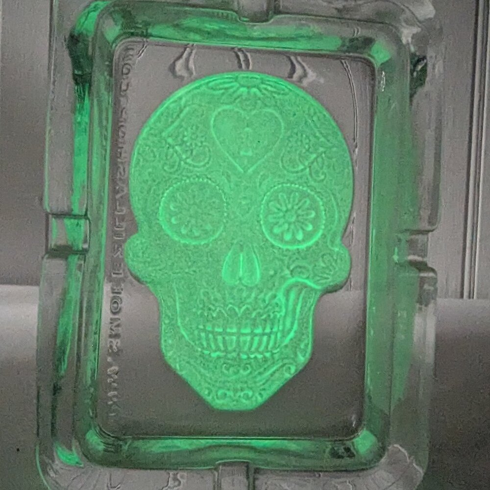 Smokezilla Glass Glow In The Dark Skull Ashtray Clear 3" x 4" Rectangle New